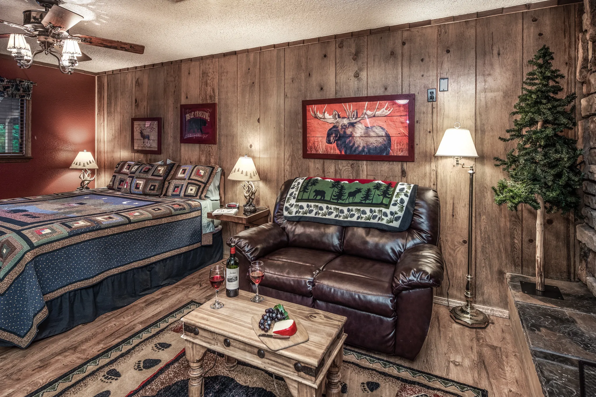 Lodge rooms at Shadow Mountain Lodge in Ruidoso