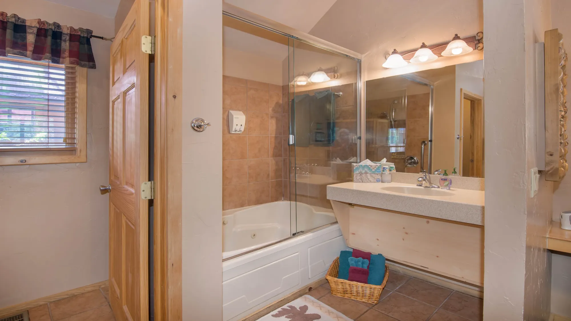 Private whirlpool cabins at Shadow Mountain Lodge in Ruidoso